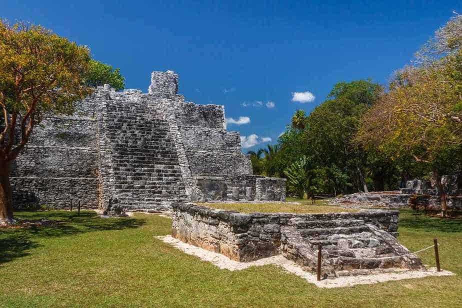 Cancun Sehenswürdigkeiten: El Meco archäologische Stätte