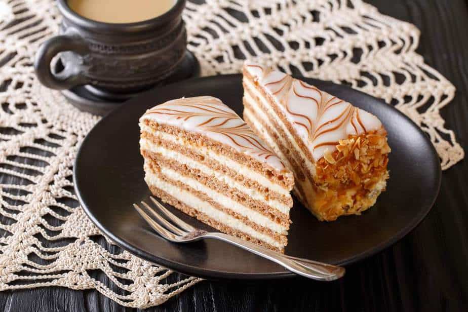 Eszterházy torta  Ungarische Spezialitäten: 