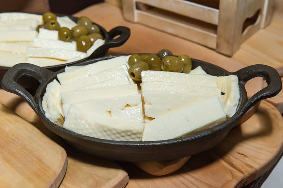 Mladi sir (Hüttenkäse - körniger Frischkäse)