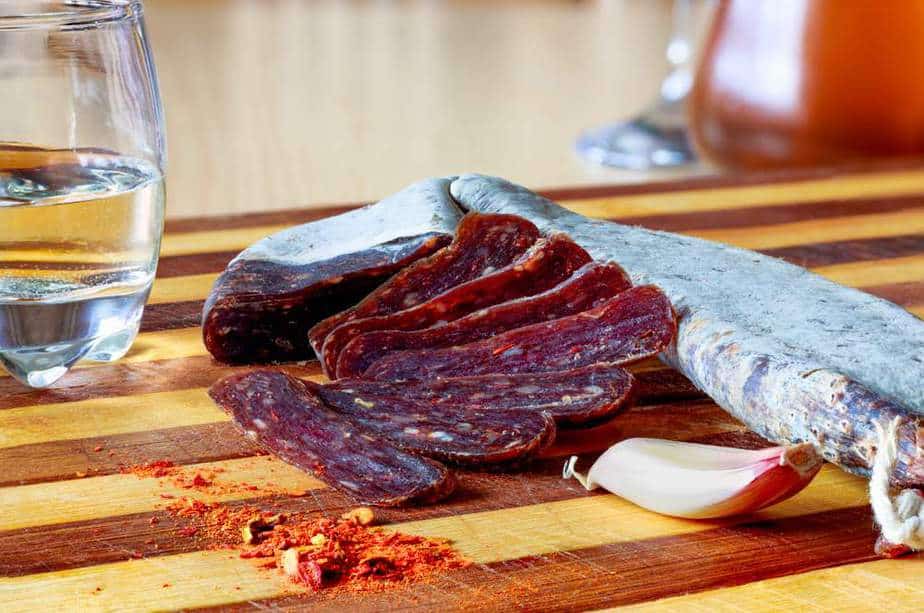 Pirotska peglana kobasica (Gebügelte Wurst)