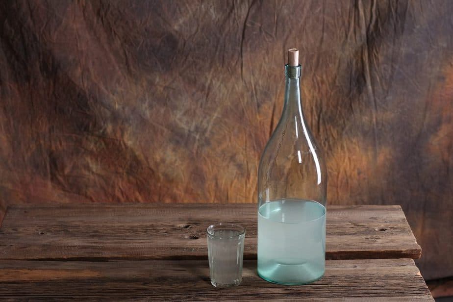 Moonshine (Самогон) Russische Spezialitäten 25 typisch russische Gerichte, Getränke und Desserts, die Sie probieren sollten