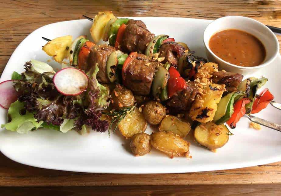 Schaschlik (Шашлык) Russische Spezialitäten 25 typisch russische Gerichte, Getränke und Desserts, die Sie probieren sollten