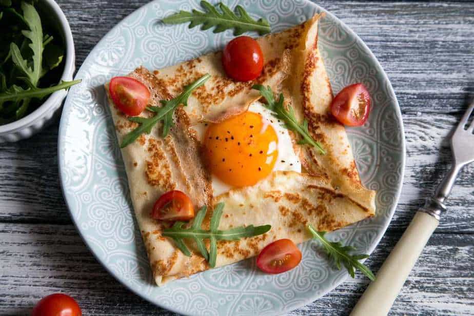 Bretonische Galette (Buchweizen-Crêpes) Französische Spezialitäten: 22 typisch Französische Essen, Die Sie Probieren Sollten