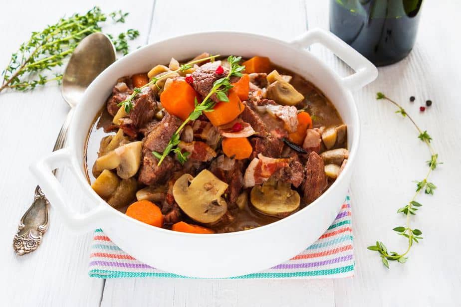 Bœuf bourguignon Französische Spezialitäten: 22 typisch Französische Essen, Die Sie Probieren Sollten