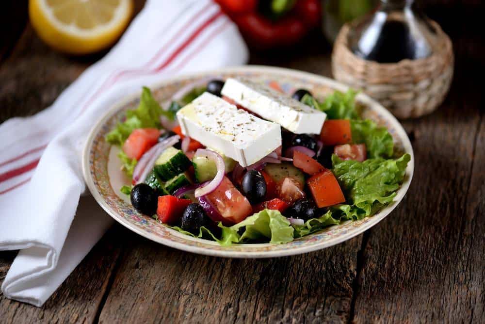 Griechischer Salat Griechische Spezialitäten: 20 Typisch griechische Essen, Die Sie Probieren Sollten