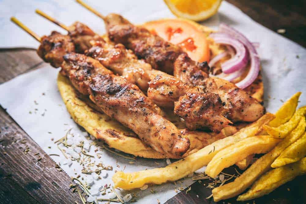 Souvlaki Griechische Spezialitäten: 20 Typisch griechische Essen, Die Sie Probieren Sollten
