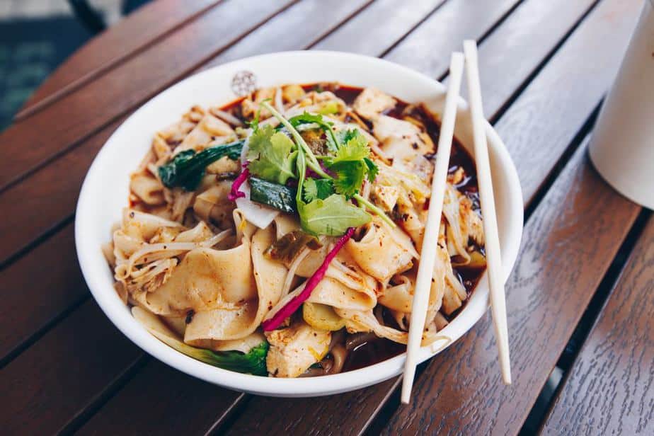 Biangbiang Nudeln - Biang Biang Mian Chinesisches Essen: 22 Traditionelle Gerichte, Die Sie Probieren Sollten