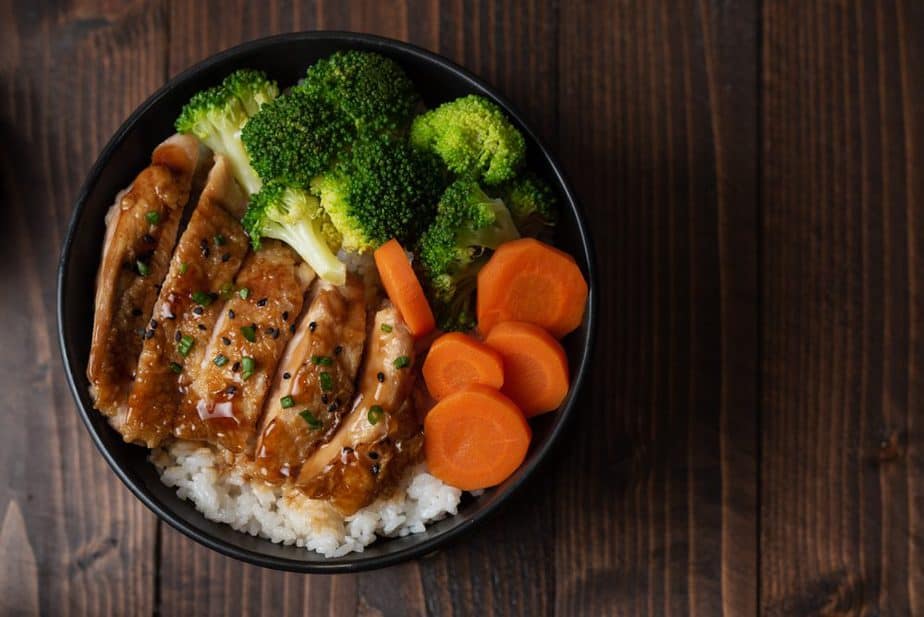 Donburi Japanisches Essen: 20 Traditionelle Gerichte, Die Sie Probieren Sollten