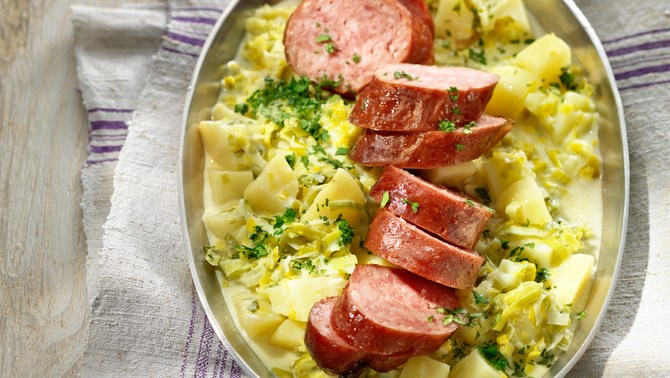 Lauch mit Kartoffeln und Wurst (Papet Vaudois) Schweizer Spezialitäten: 20 Typisch Schweizer Essen, Die Sie Probieren Sollten