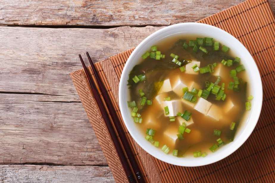 Miso Suppe Japanisches Essen: 20 Traditionelle Gerichte, Die Sie Probieren Sollten