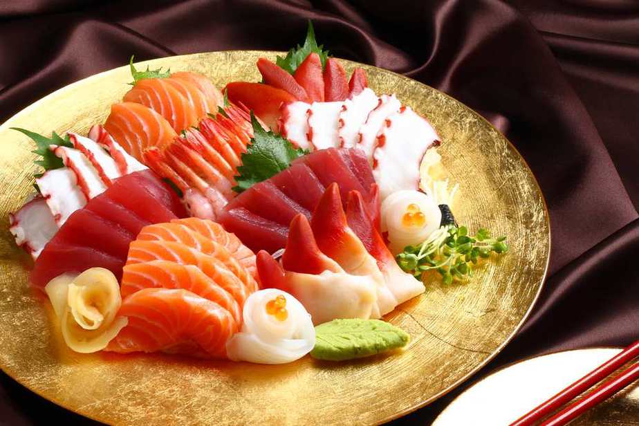 Sashimi Japanisches Essen: 20 Traditionelle Gerichte, Die Sie Probieren Sollten