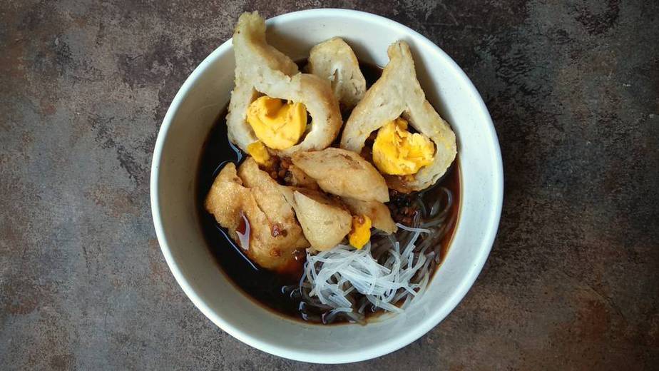 Pempek Indonesisches Essen: Diese 18 indonesischen Spezialitäten sollten Sie probieren