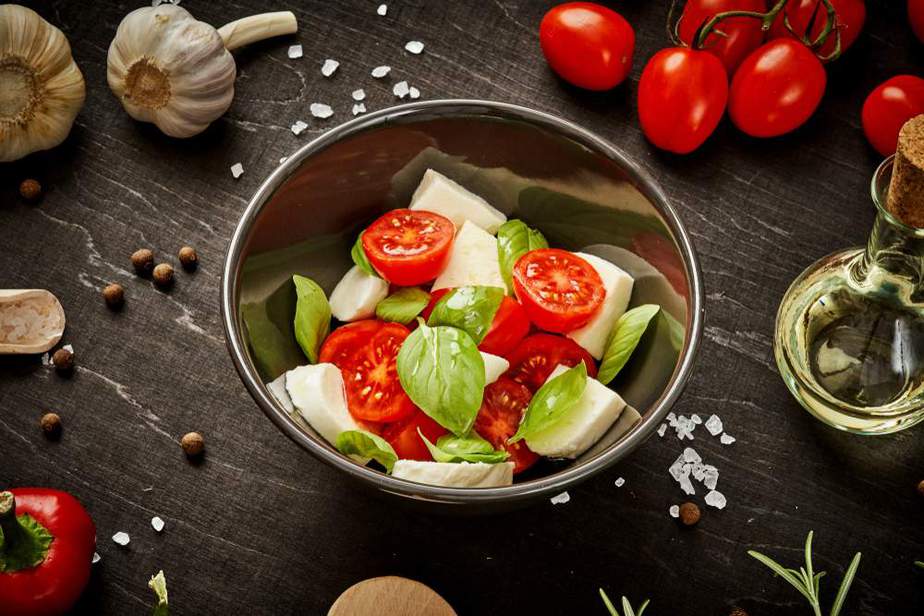 Caprese Salat Italienische Spezialitäten: 25 Italienische Spezialitäten, Die Sie Probieren Sollten