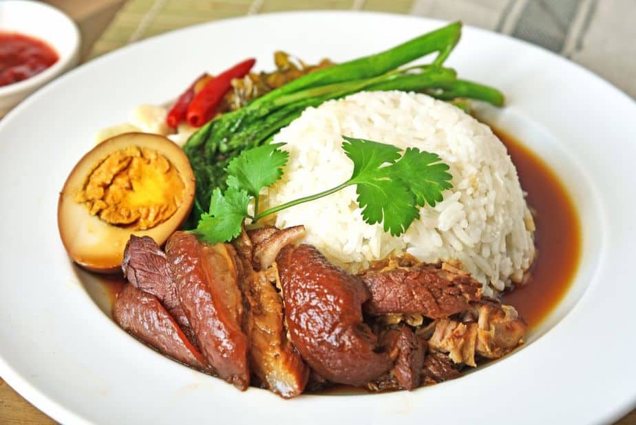 Kao Ka Moo Thailändisches Essen: Diese 24 thailändischen Spezialitäten sollten Sie probieren