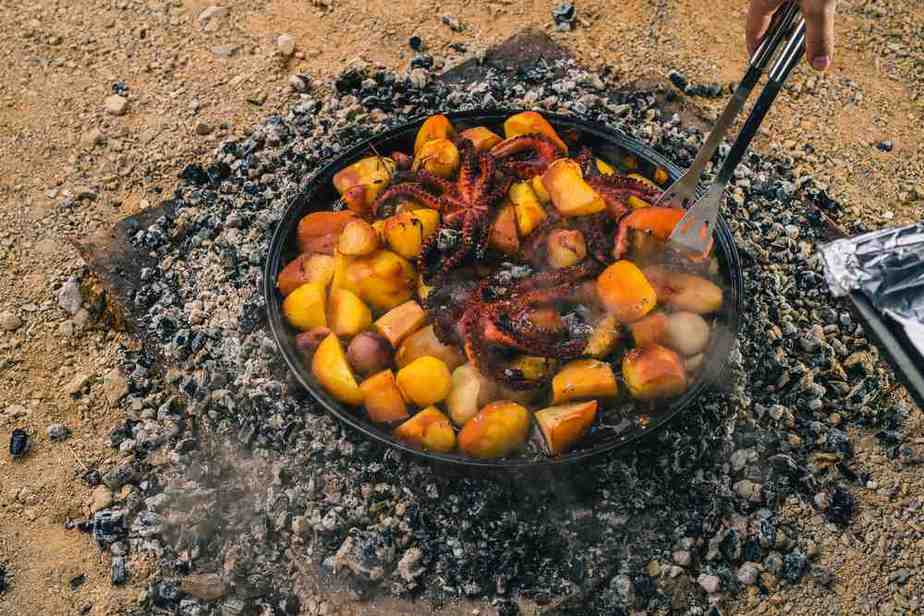 Oktopus unter Peka PEKA: Eine Art der Essenszubereitung mit einer mehr als tausend Jahre alten Tradition