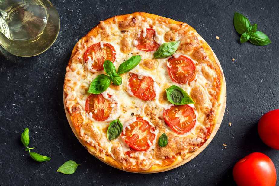 Pizza Margherita Italienische Spezialitäten: 25 Italienische Spezialitäten, Die Sie Probieren Sollten