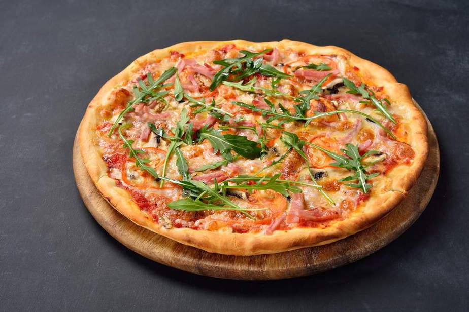Pizza Neapolitana Italienische Spezialitäten: 25 Italienische Spezialitäten, Die Sie Probieren Sollten