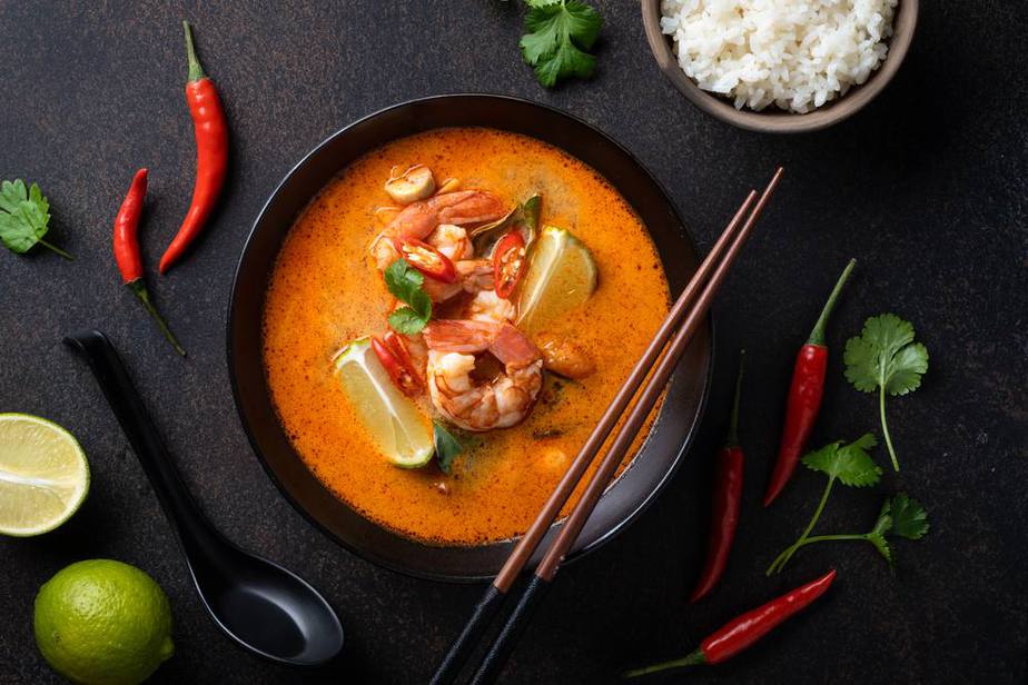 Tom Yam Soup Thailändisches Essen: Diese 24 thailändischen Spezialitäten sollten Sie probieren