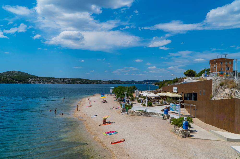 Banj, Sibenik Der Kroatien Urlaub mit Kindern: Die 12 besten Adriastrände für Eltern