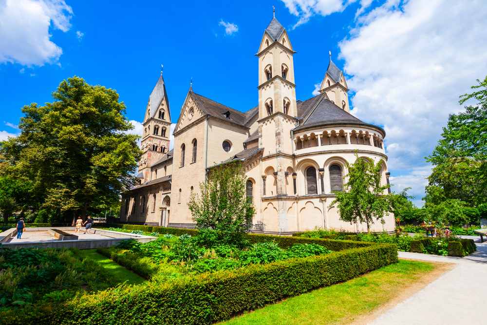 Basilika St. Kastor Kurzurlaub Mosel: Die 14 besten Sehenswürdigkeiten der Moselregion