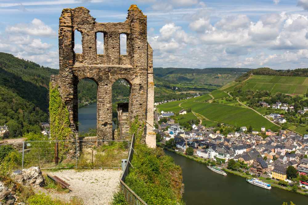 Ruine der Grevenburg Kurzurlaub Mosel: Die 14 besten Sehenswürdigkeiten der Moselregion